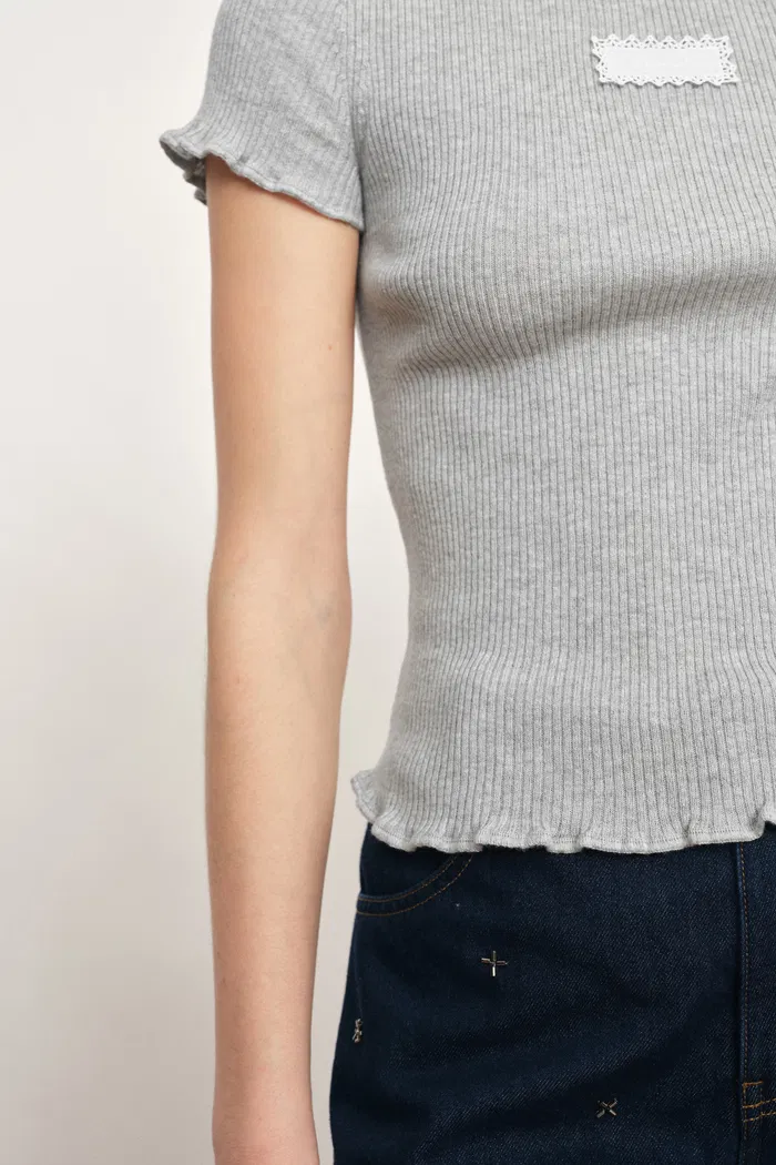 Linnea Grey Ruffle-Edge Sculpted T-shirt in Cotton Wool Knit - Image 6