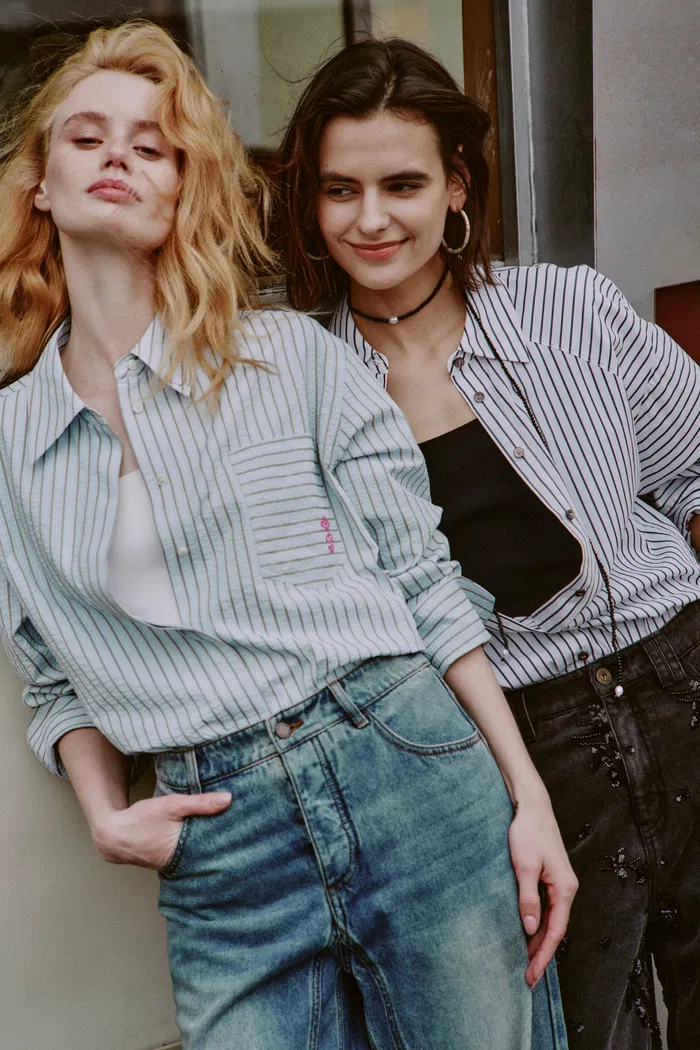 Lismore Contrast Embroidery Striped Shirt in Textured Crinkle Cotton - Image 3