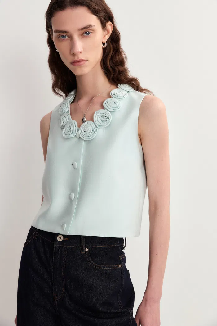 Loira 3D Handmade Floral Vest Top in Silk-Wool Satin - Image 2