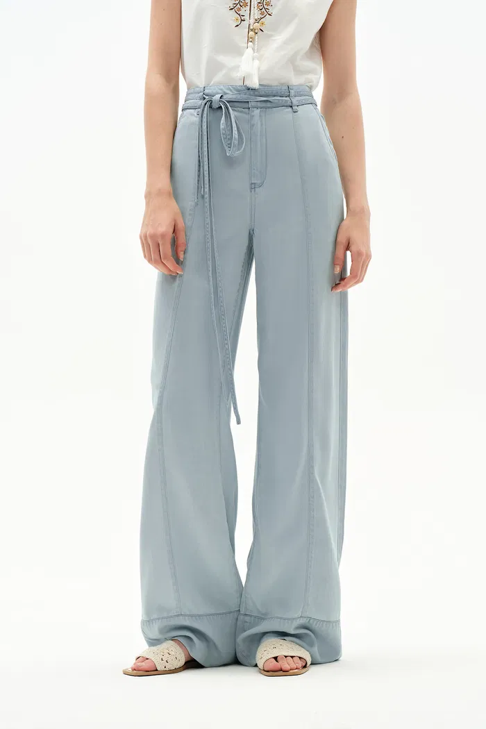 Lucy Light Blue Jeans in Lyocell-Acetate - Image 4