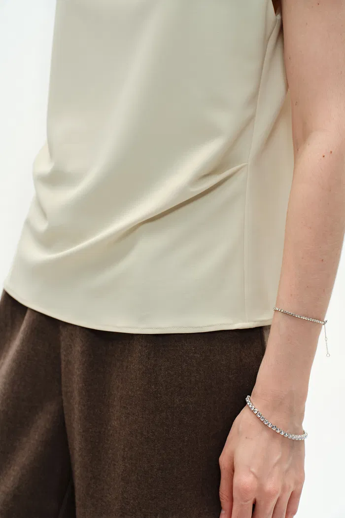 Lumina Sleeveless Top in Four-Way Stretch - Image 8