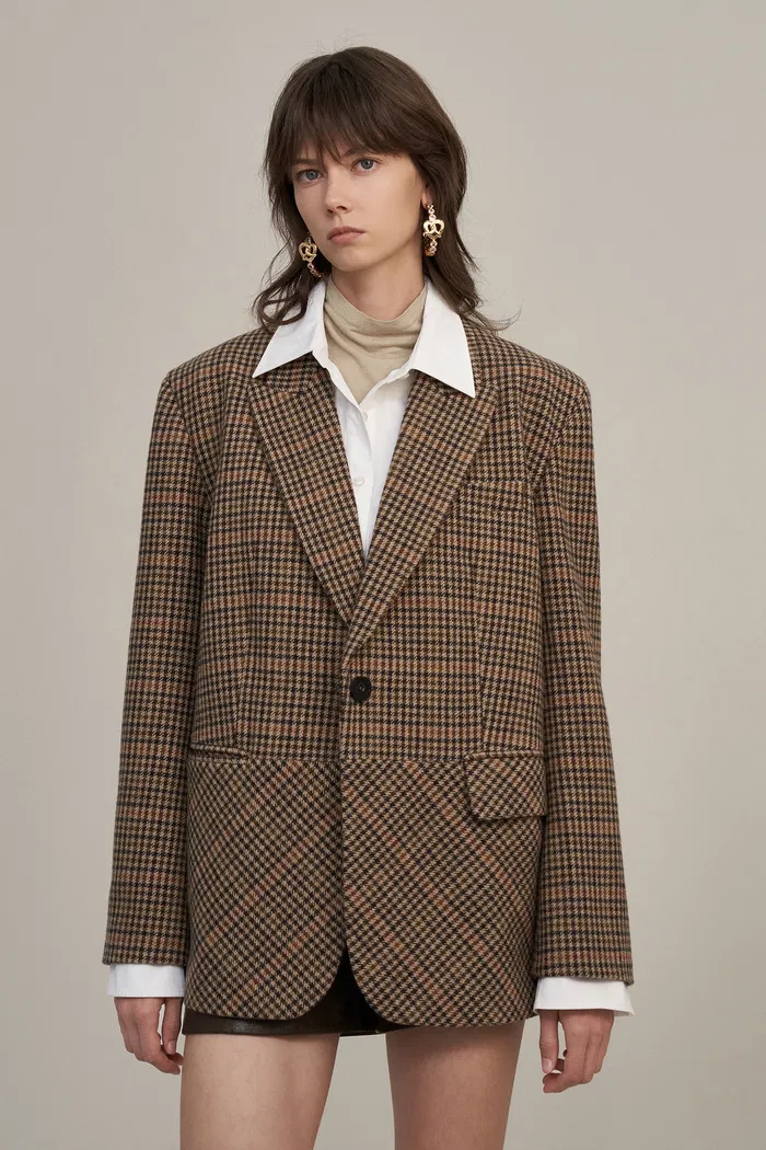 Meare Plaid Blazer in Merino Wool Blend Houndstooth - Image 4
