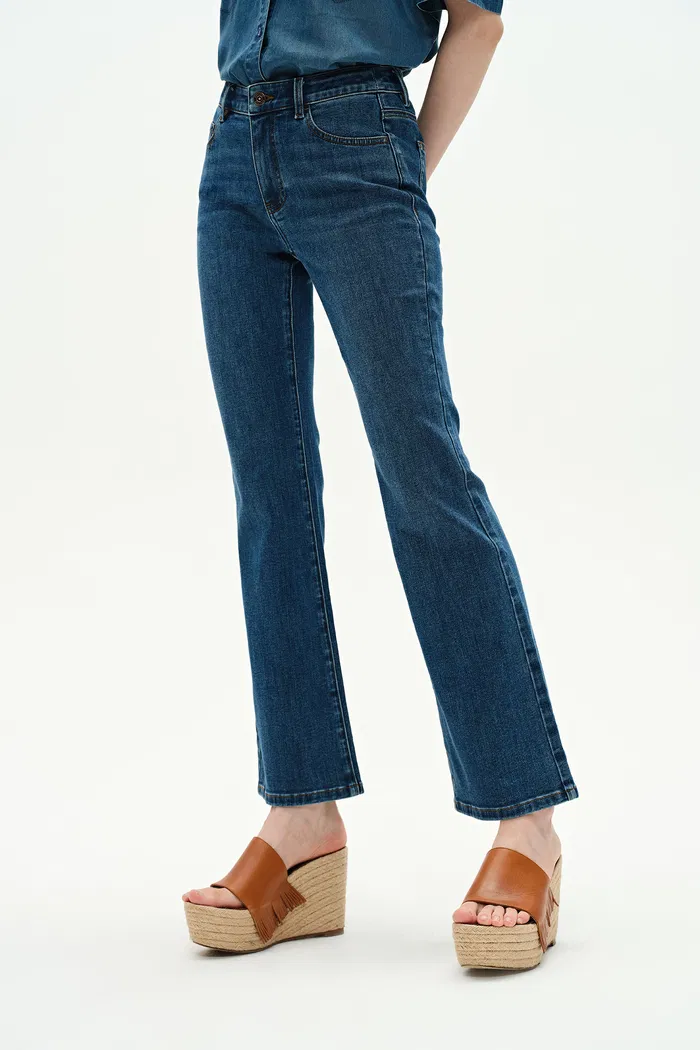 Nora Cropped Flare Jeans in Stretch Denim - Image 9