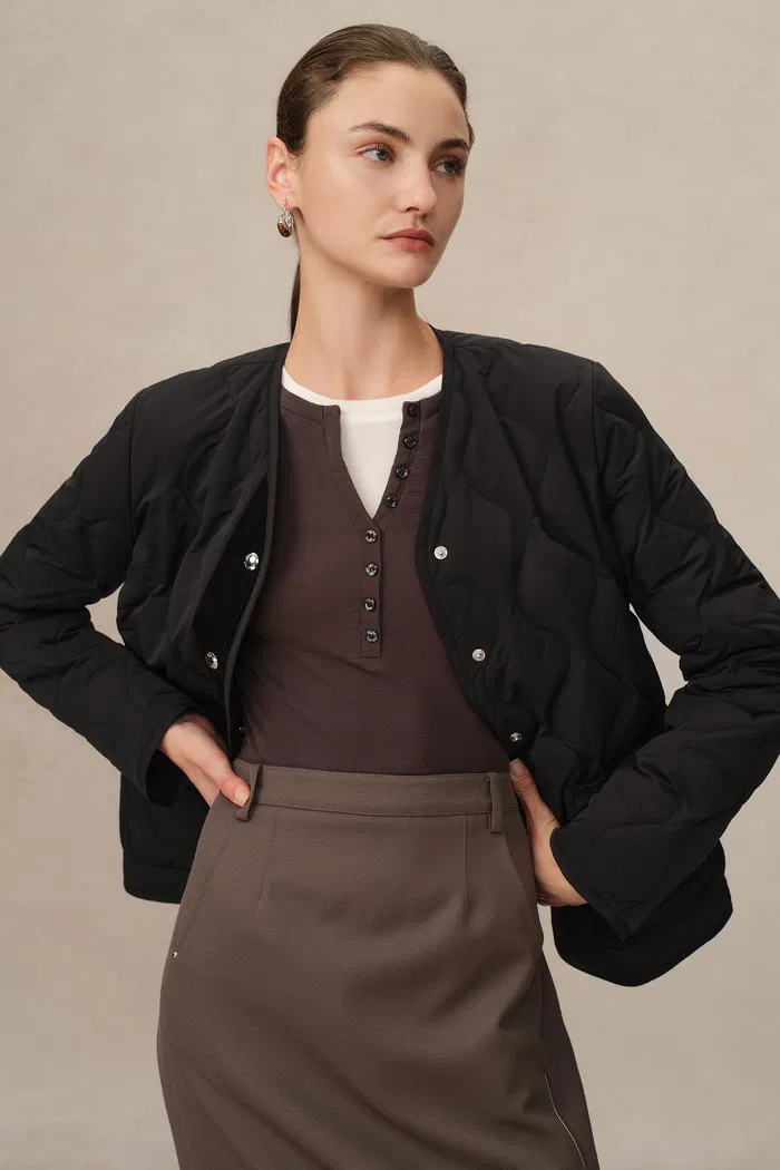 Olivia Black Cropped Lightweight Puffer Jacket in High-Density Water-Repellent Fabric - Image 5
