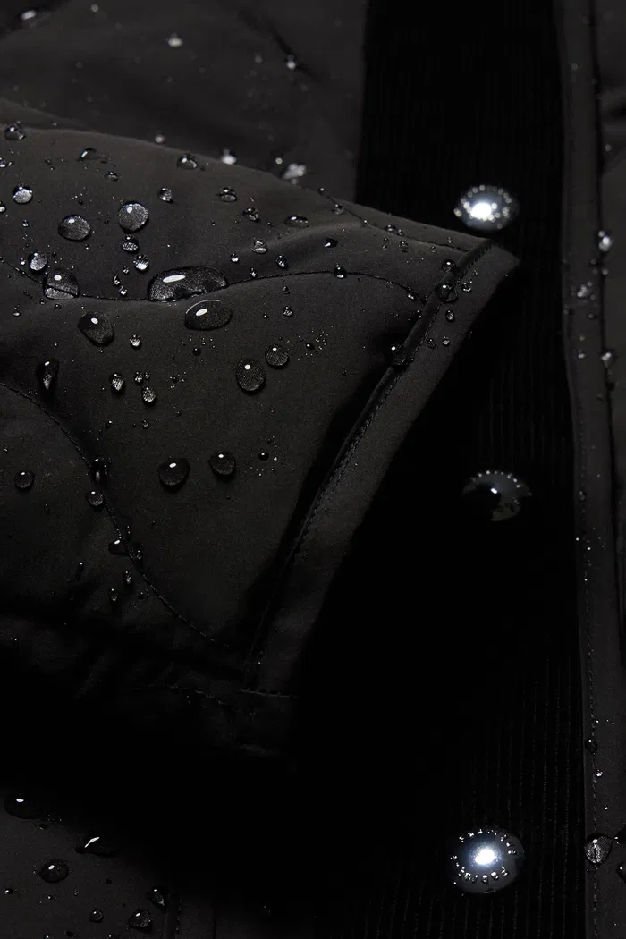 Olivia Black Cropped Lightweight Puffer Jacket in High-Density Water-Repellent Fabric - Image 9