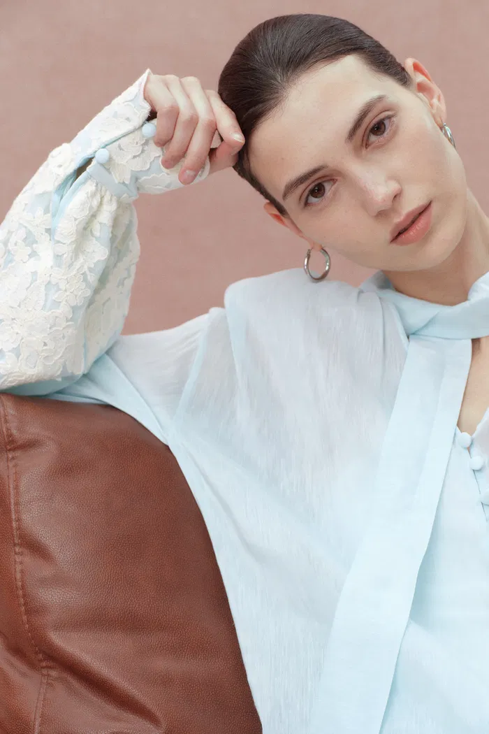 Paz Blue Embroidered Top in Silk-Linen Blend - Image 4
