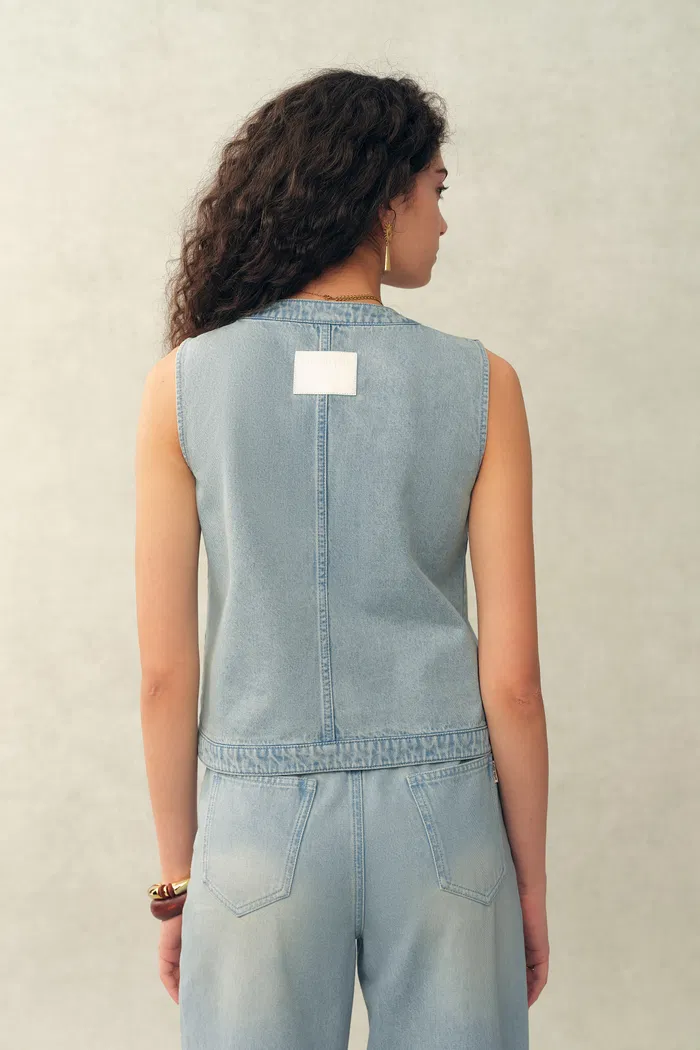 Perla Embossed Flowers Sleeveless Round Neck Top and Jeans Matching Set in Cotton Denim - Image 3