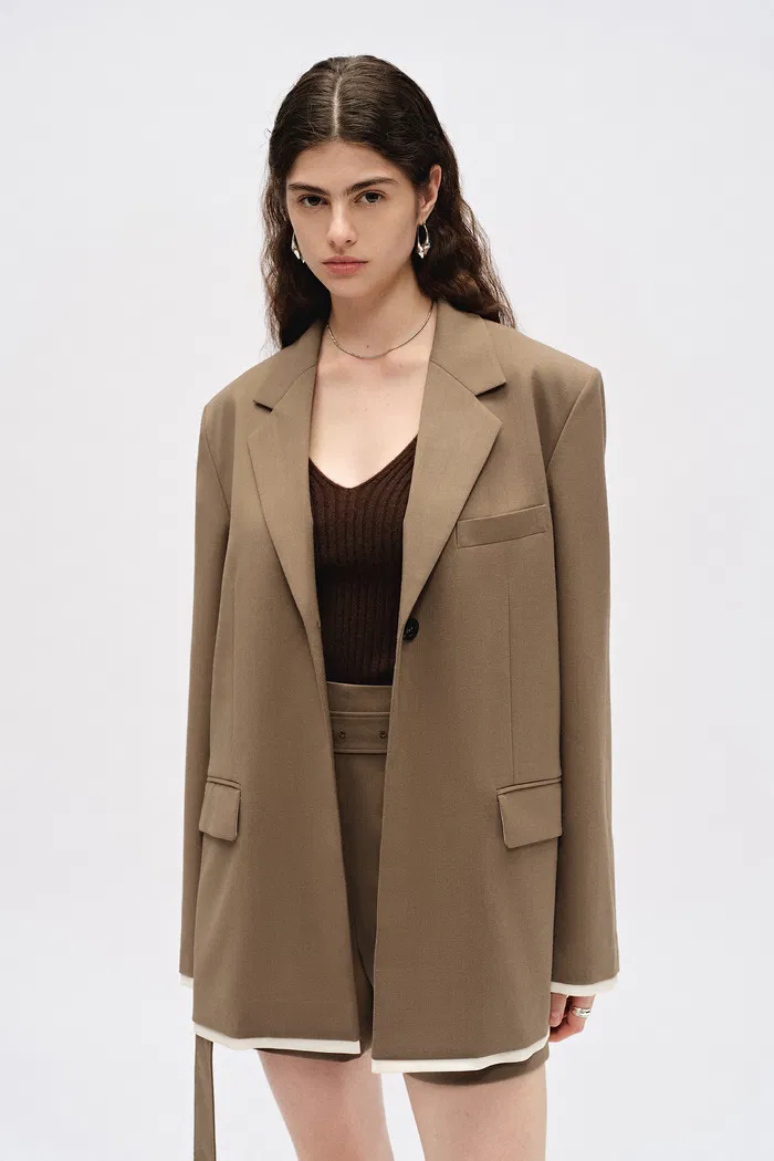 Prevernae Structured Blazer in Fine Wool Blend - Image 2