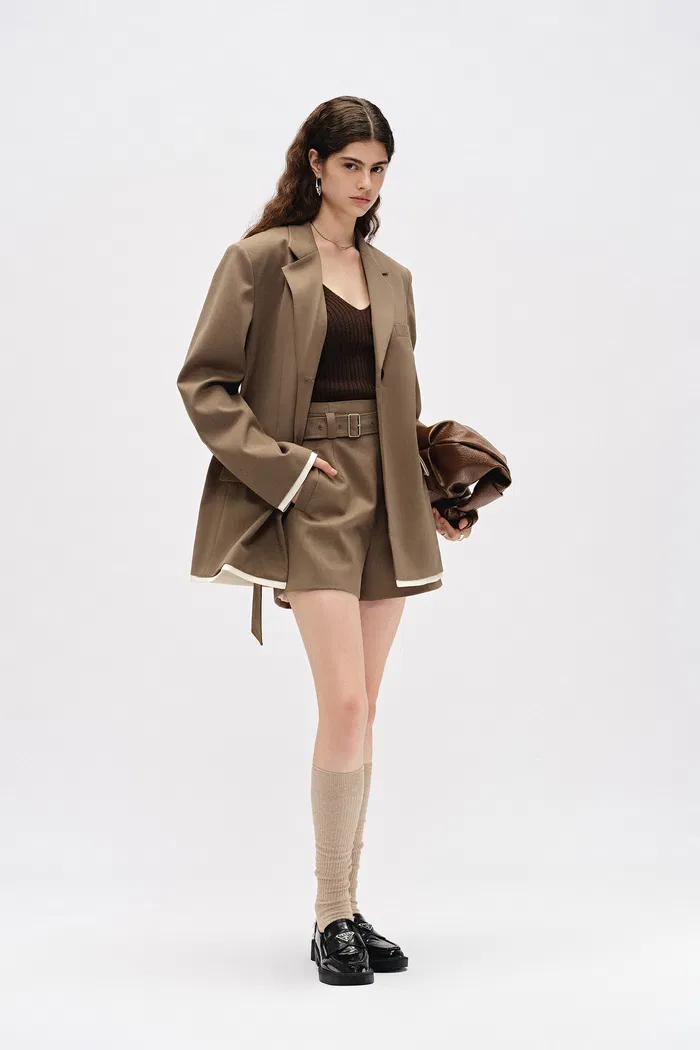 Prevernae Structured Blazer in Fine Wool Blend - Image 4