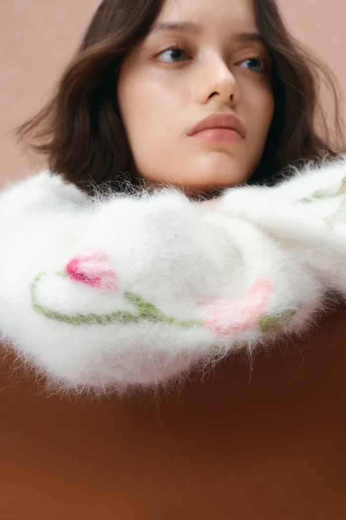 Rhoeadine 3D Jacquard Embroidered Sweater in Alpaca Wool - Image 4
