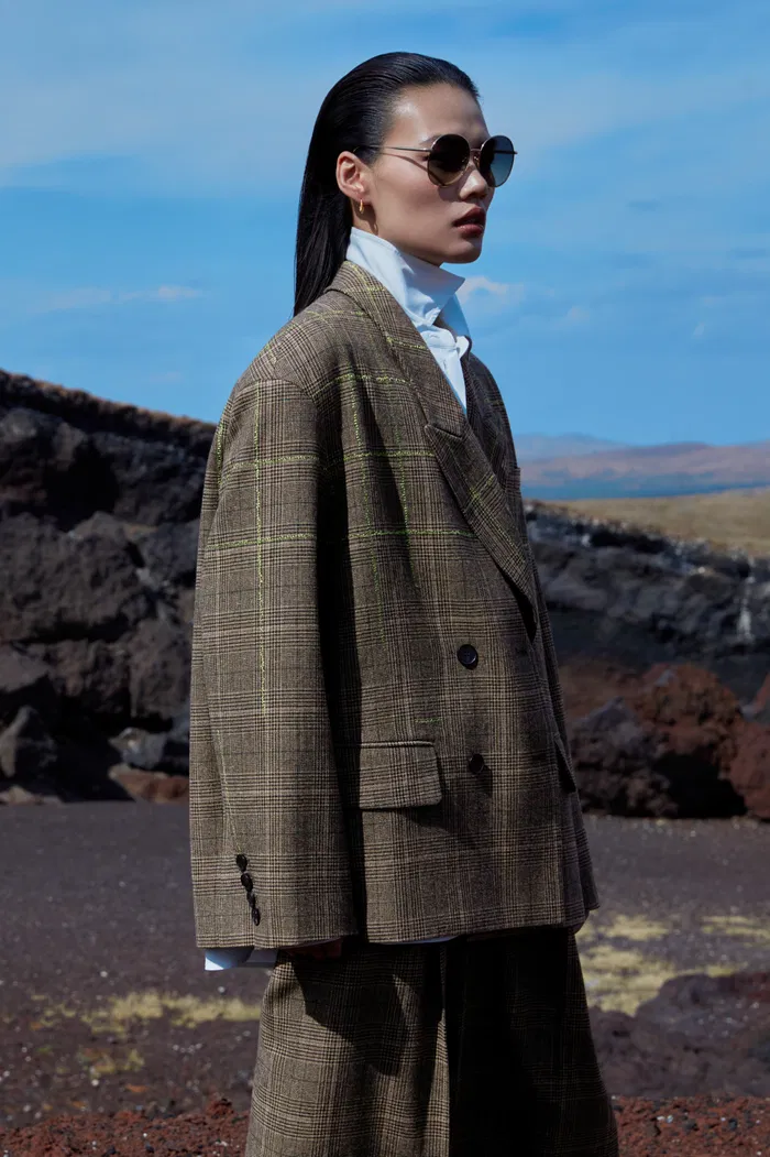 Seera Detachable Collar Plaid Blazer in Wool Blend - Image 2