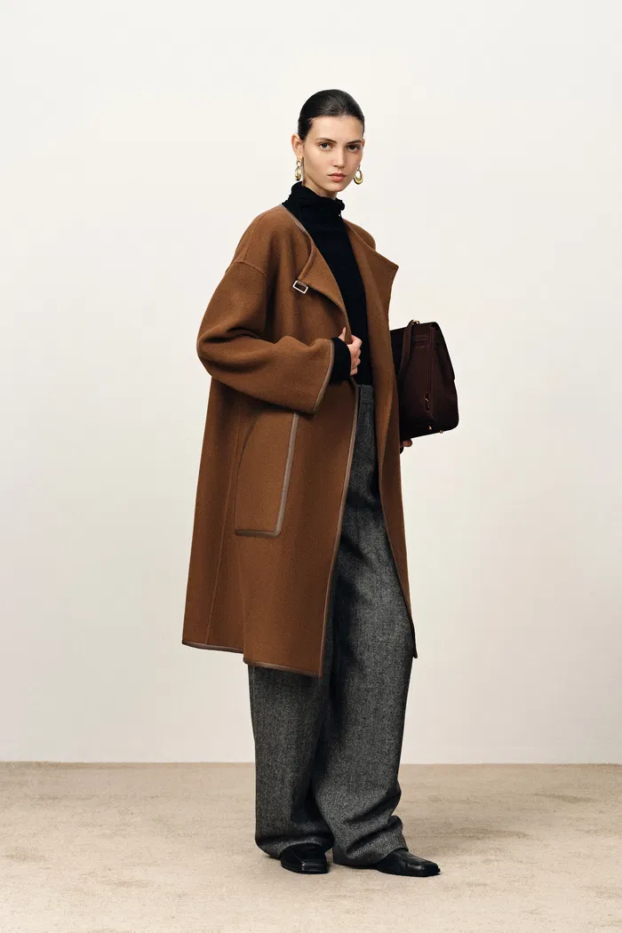 Selian Detachable Scarf Coat in Double-Face Merino Wool - Image 4