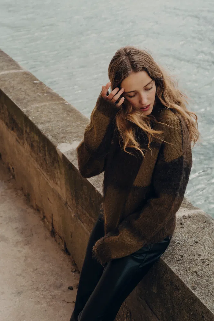 Sibton Checked Cropped Pullover in Baby Alpaca Blend Knit - Image 2