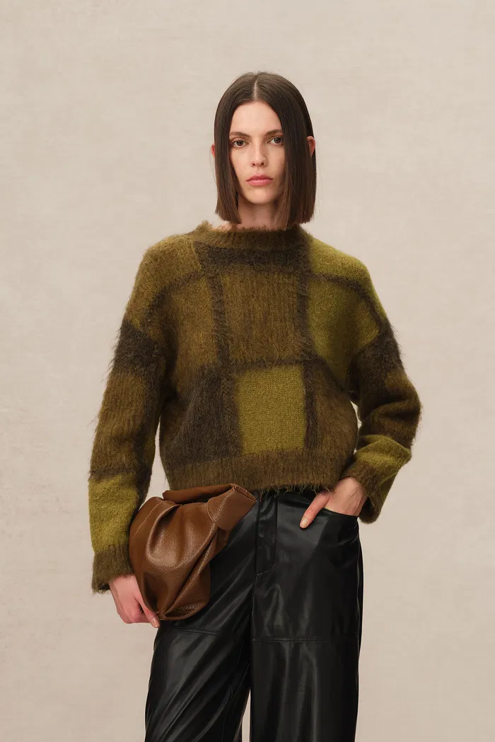 Sibton Checked Cropped Pullover in Baby Alpaca Blend Knit - Image 5