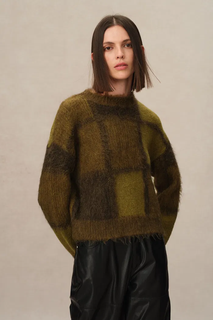 Sibton Checked Cropped Pullover in Baby Alpaca Blend Knit - Image 6