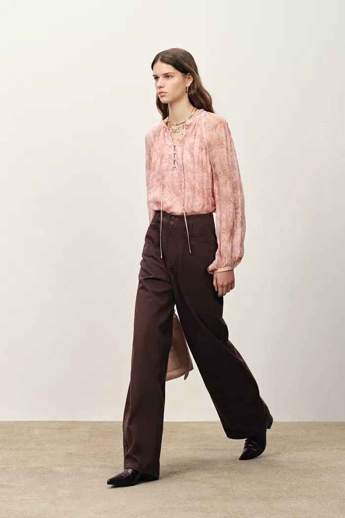 Soft Sculpture Contrast Stitch Curved Seam Jeans in Cotton Denim - Image 3
