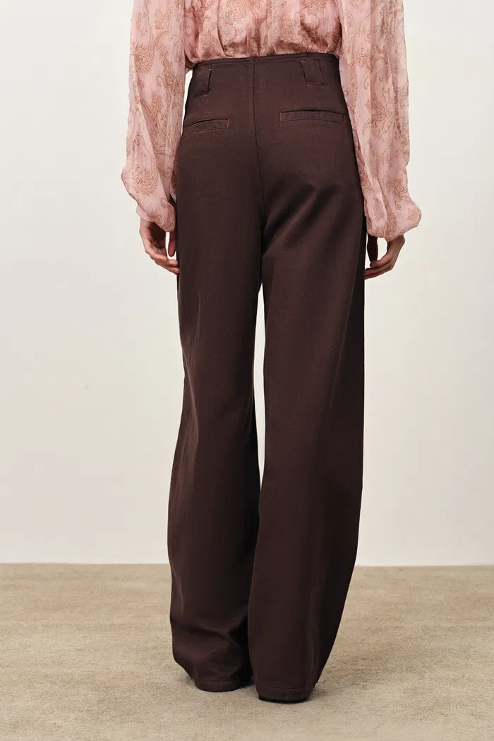 Soft Sculpture Contrast Stitch Curved Seam Jeans in Cotton Denim - Image 4