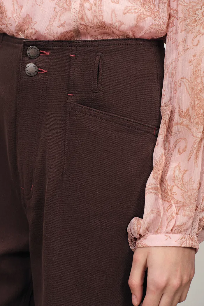 Soft Sculpture Contrast Stitch Curved Seam Jeans in Cotton Denim - Image 5