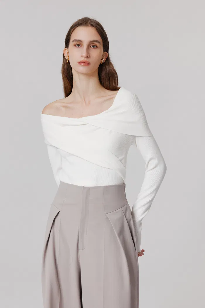 Venus Convertible Off Shoulder Long Sleeve Top in Lyocell Blend - Image 4