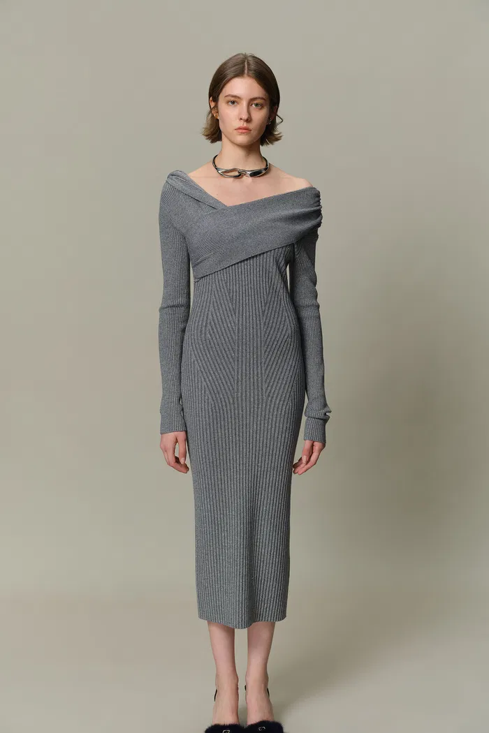 Veronica Fitted Dress in Anti-Pilling Knit - Image 4