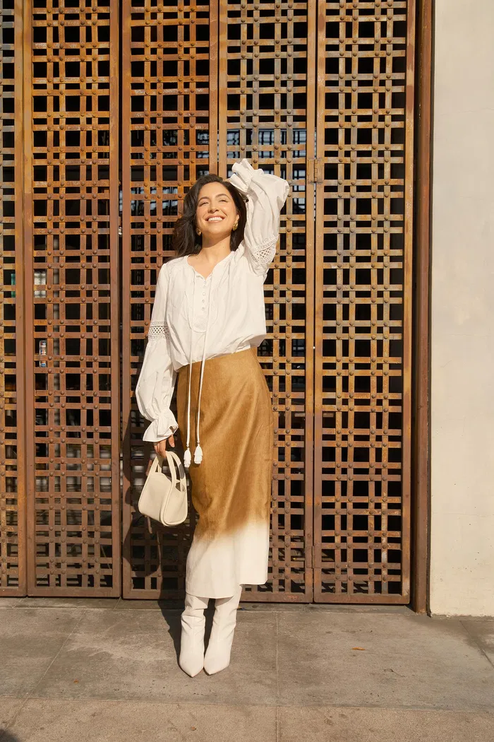 Virens Midi Skirt in Soft Velvet - Image 2