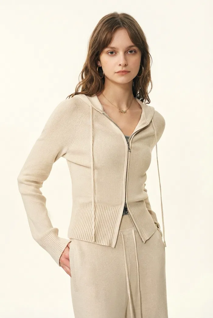 Vivi Fitted Cropped Hooded Knit Cardigan In Merino Wool Blend - Image 2